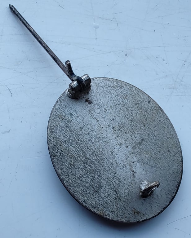 'Verwundeten-Abzeichen in Silber' being a non maker marked