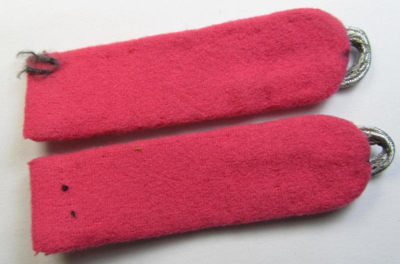 Fully matching - and actually scarcely encountered! - pair of WH (Luftwaffe) shoulderboards (ie. 'Schulterstücke') as was intended for usage by a: 'Flieger-Stabsingenieur' (being a rank similar to: 'Major')