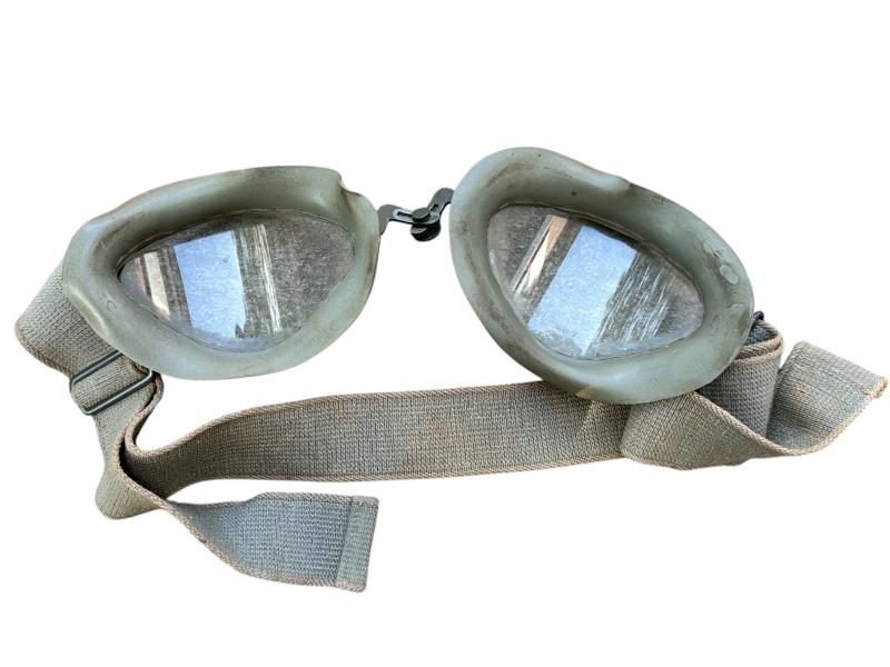 German WWII Goggles in Case -1942-