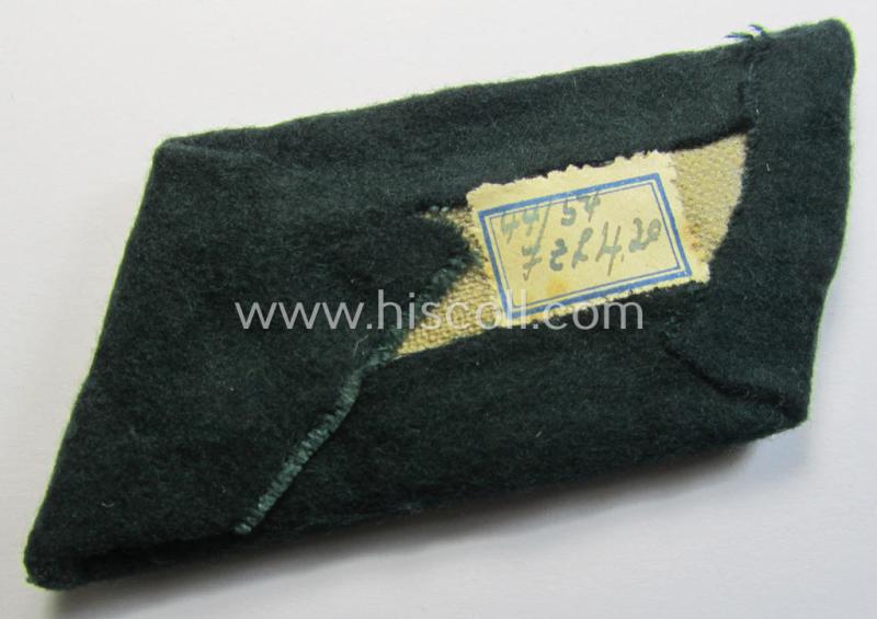 Attractive - fully matching and 'virtually mint'! - pair of WH (Heeres) collar-tabs (ie. 'Kragenspiegel für Offiziere') as piped in the white- (ie. 'weisser'-) coloured branchcolour as was intended for an: 'Offizier der Infanterie-Truppen'