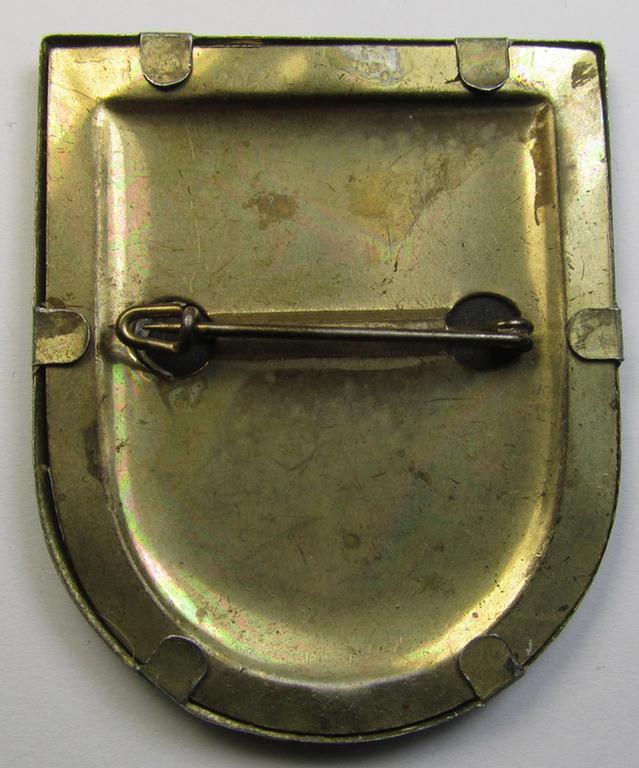 Commemorative - tin- (ie. linnen-) based-, 'N.S.D.A.P.'- related 'tinnie', being a non-maker-marked example depicting a 'Reichsadler'-symbol with swastika and text that reads: 'Gautag - Süd-Hannover - Braunschweig - 9.-12.6.1938'