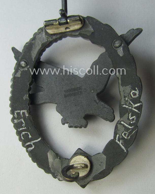 WH (Luftwaffe) 'Fliegerschützen-Abzeichen ohne Blitzbündel' being a neatly maker- (ie. 'Wilh. Deumer'-) marked- and/or: typical zinc- (ie. 'Feinzink'-) based example as was produced by the maker: 'Wilh. Deumer' and that shows a period-engravi...