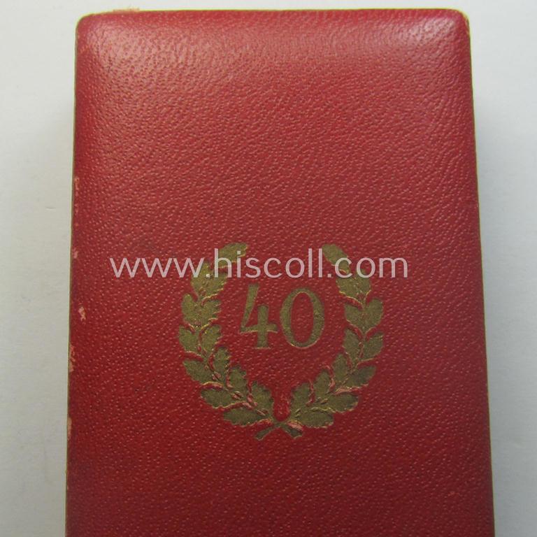 'Treuedienst Ehrenzeichen 1. Klasse' being a non-maker-marked example that comes in its neatly maker- (ie. 'Deschler & Sohn'-) marked etui