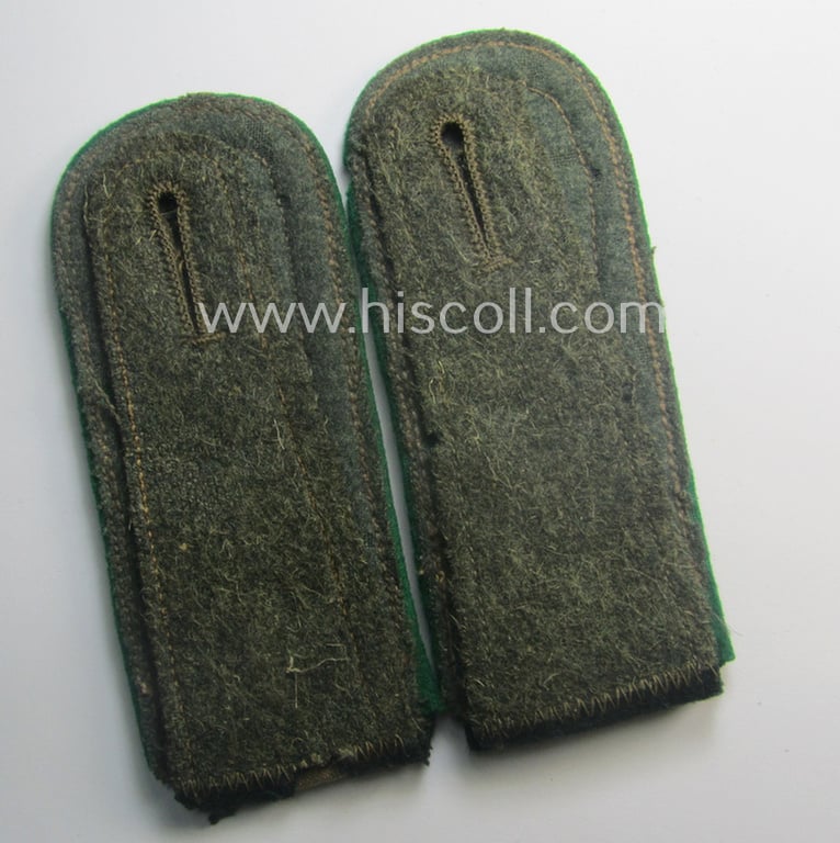 Somewhat moth-damaged - but nevertheless quite scarcely found! - pair of WH (Heeres) NCO-type (ie. 'M40'-pattern) shoulderstraps as was intended for usage by an: 'Uffz. eines Gebirgsjäger-Rgts.'