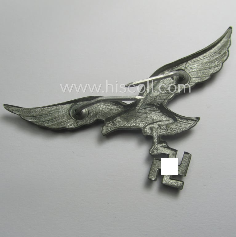 Minimally worn, WH (Luftwaffe) EM/NCO-pattern visor- (ie. 'Schirmmützen'-) cap-eagle being a non-maker-marked example as executed in (silver-toned!) zinc- ('Feinzink'-) based metal
