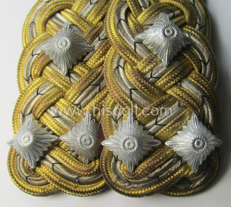 Pair of general-officers'-pattern shoulderboards: 'Generaloberst'