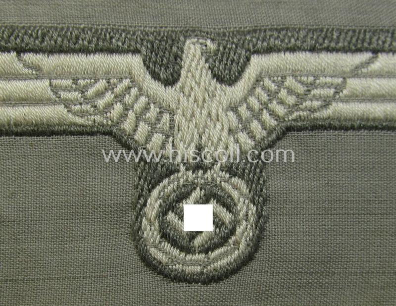 Attractive, WH (Heeres) - very early- ie. pre-war-period! - white-coloured side-cap-eagle (ie. 'Schiffchenadler für Mannschaften u. Uffz.') as was executed in the neat 'BeVo'-weave pattern on a greyish- ie. bluish-green-coloured background