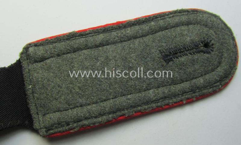 Single, Waffen-SS, NCO-type shoulderstrap as piped in the bright-red-coloured branchcolour as was intended for usage by an: 'SS-Unterscharführer' who served within the: 'SS-(Sturm)Artillerie-Trpn.'