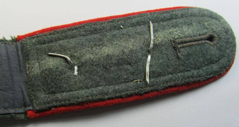 Single - I deem early- ie. mid-war-period - WH (Heeres) so-called: 'M40'-(ie. 'M43'-) pattern, NCO-type shoulderstrap as was intended for - and with certainty worn by! - an: 'Oberwachtmeister eines (Sturm)Artillerie-Regiments'