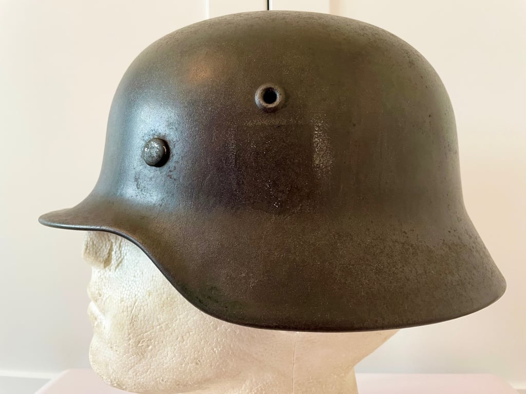 TOTALLY ORIGINAL RARE GERMAN WWII ARMY M40 DD COMBAT HELMET