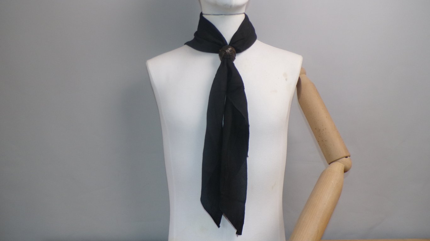 Hitlerjugend-Schal und Knoten