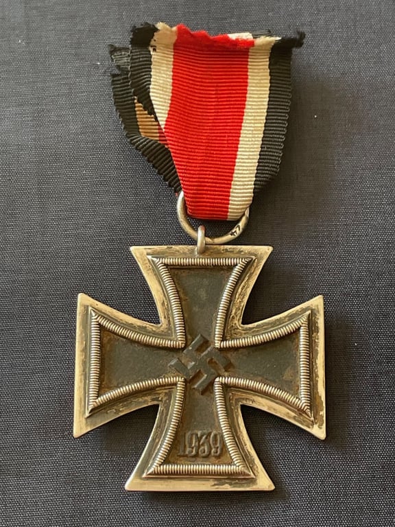 WWII GERMAN IRON CROSS 2ND CLASS NUMBERED RING 24 FOR ARBEITSGEMINSCHAFT FUR HEERESHEDARF IN DER GRAVEUR UBD ZISELIERUNG
