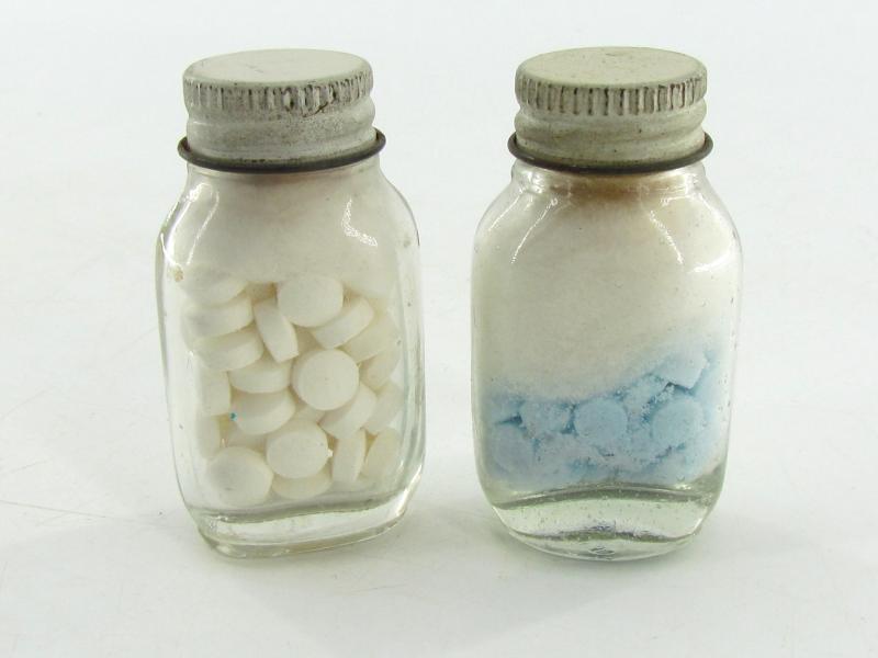 British WWII ( RAF ) water sterilizing outfit - complete