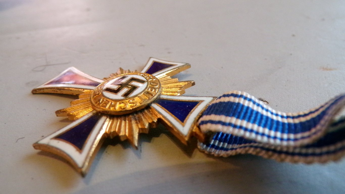 Ehrenkreuz der Deutschen Mutter Gold