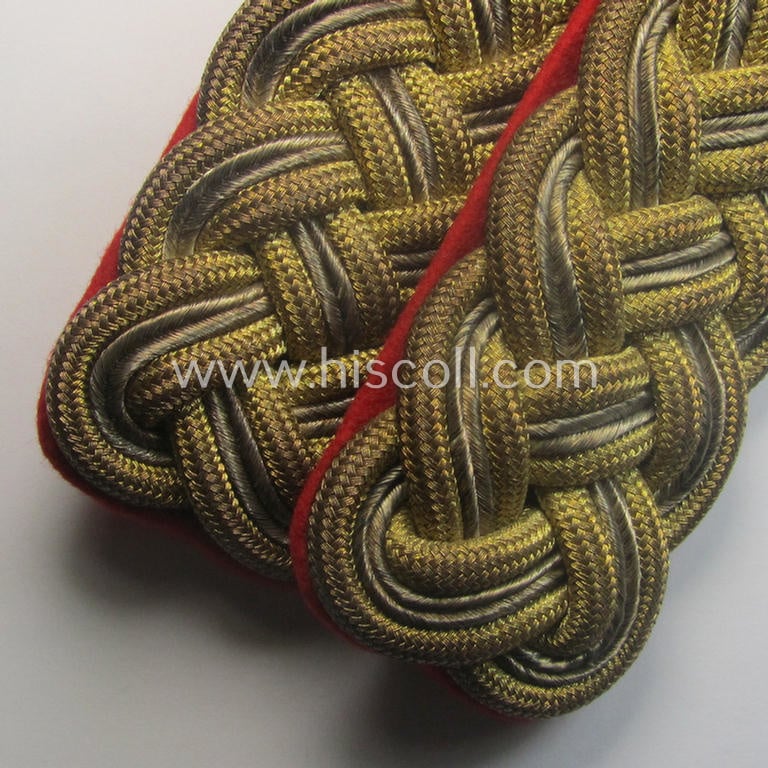 Pair of WH (Heeres) general-officers'-pattern shoulderboards: 'Generalmajor des Heeres'