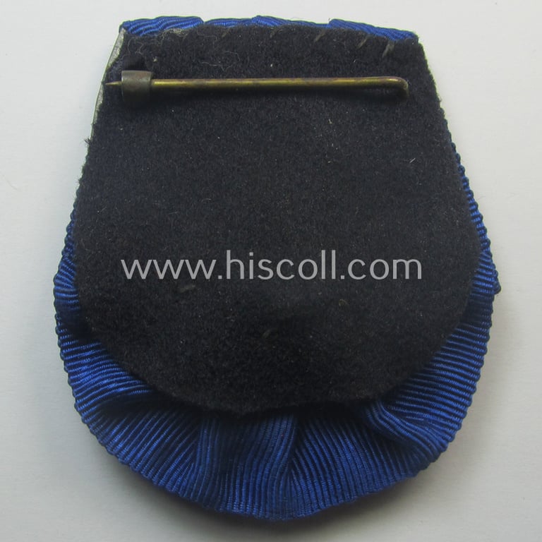 Bright-silver-toned WH (Heeres o. KM) so-called: 'Einzelspange' showing a: 'WH-Dienstauszeichnung 4. Stufe' (as was intended for 4 years of loyal-service) and that shows a detailed, Heeres o. KM-type-eagle-device, period-attached