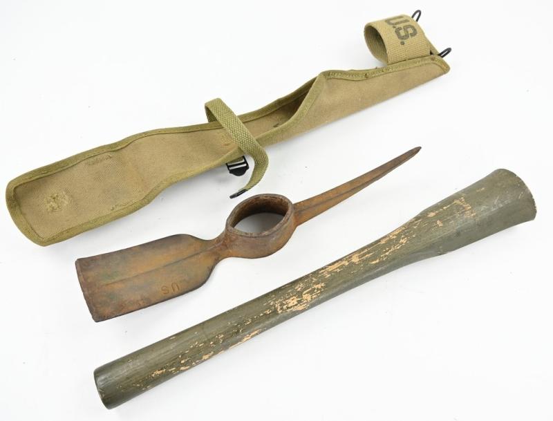 US WW2 M-1910 Pick-Mattock and carrying case