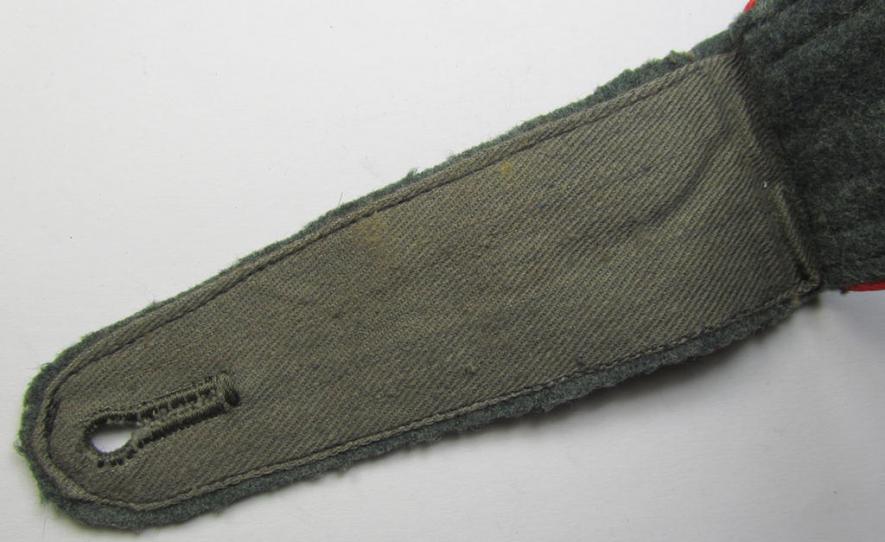 Single, mid-war-period WH (Heeres) so-called: 'M43'-pattern, NCO-type shoulderstrap as was intended for - and worn by! - an: 'Unterwachtmeister eines (Sturm)Artillerie-Regiments'