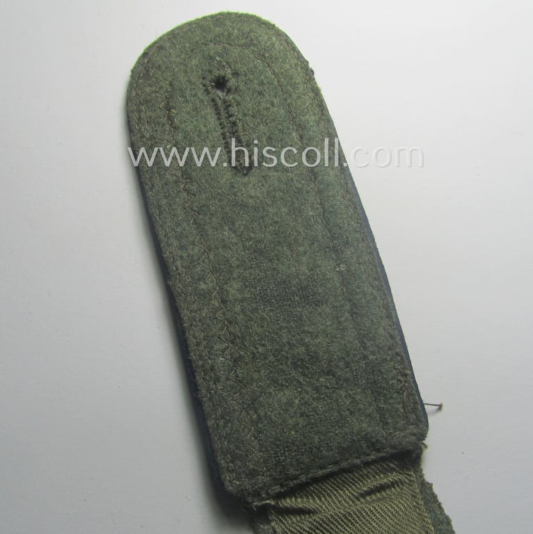 Single, WH (Heeres) mid-war-period- (ie. 'M41/M43'-pattern) NCO-type shoulderstrap as was intended for usage by an: 'Unteroffizier einer Sanitäts-Abtlgs.'