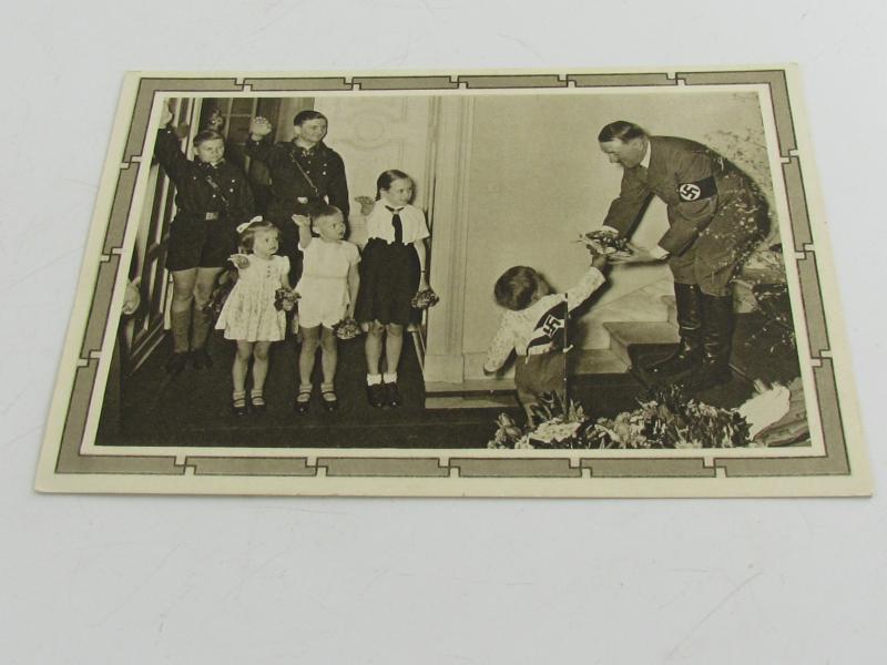 Postcard : Adolf Hitler with children'