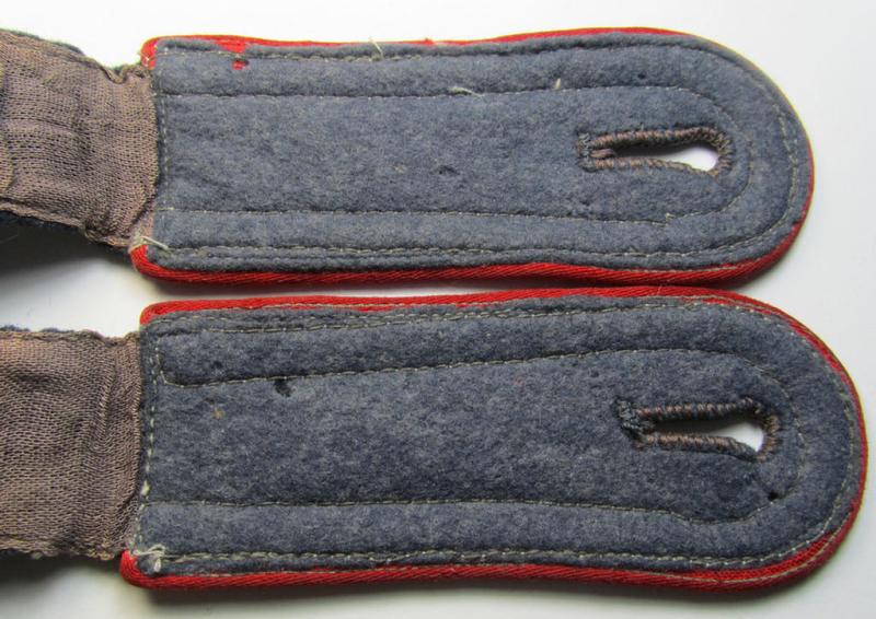 Attractive - and fully matching! - pair of WH (Luftwaffe), early-war-period- (and 'tailor-made') NCO-type shoulderstraps as was intended for usage by an: 'Unteroffizier eines Flakartillerie-Abteilungs o. Rgts.'