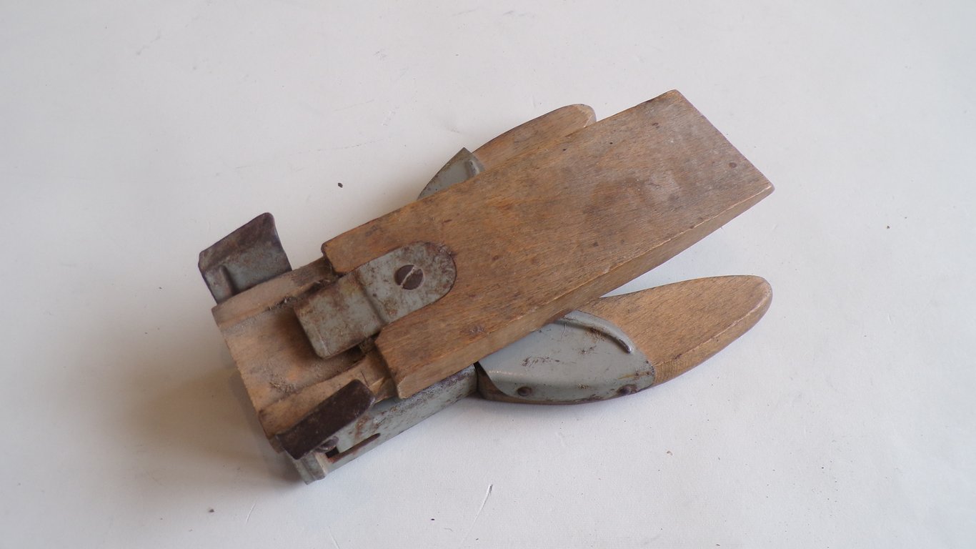 Folding Officer's Boot Jack - Rekord