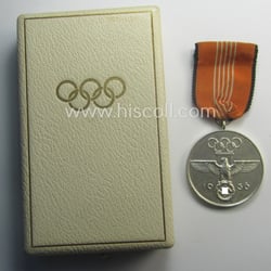 Superb, 'Deutsche Olympia-Erinnerungsmedaille 1936' being a non-maker-marked example...