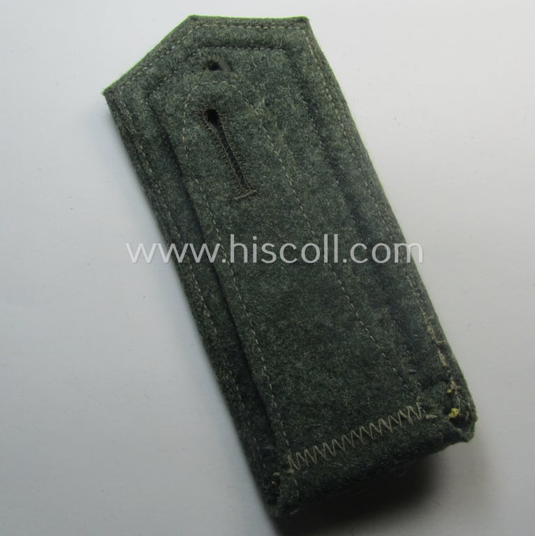 Single, 'cyphered'- (and I deem early- ie. mid-war-period) WH (Kriegsmarine) NCO-type shoulderstrap as was intended for usage by a: 'Feldwebel eines Küsten-Artillerie-Rgts.'