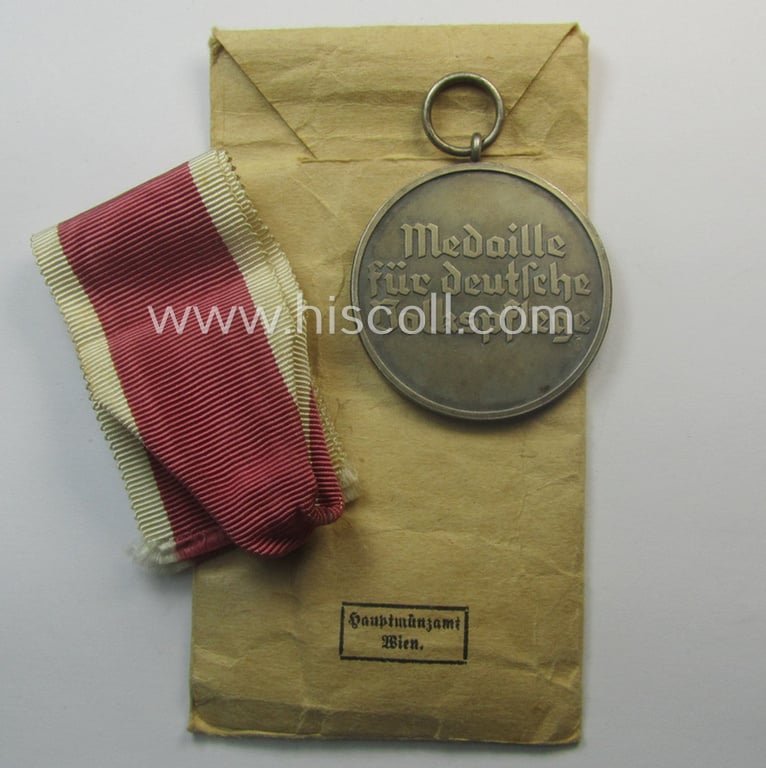 Medal-set: 'Medaille für Deutsche Volkspflege' packed in its original pouch of issue by the: 'Hauptmünzamt - Wien'