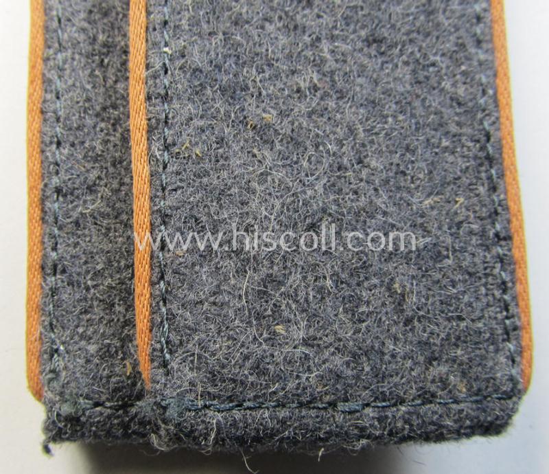 Attractive - and fully matching! - pair of WH (Luftwaffe) EM-type shoulderstraps as piped in the light- ie. rust-brown- (ie. 'hell- o. kupferbrauner'-) coloured branchcolour as was intended for a: 'Soldat der LW-Nachrichten-Truppen'