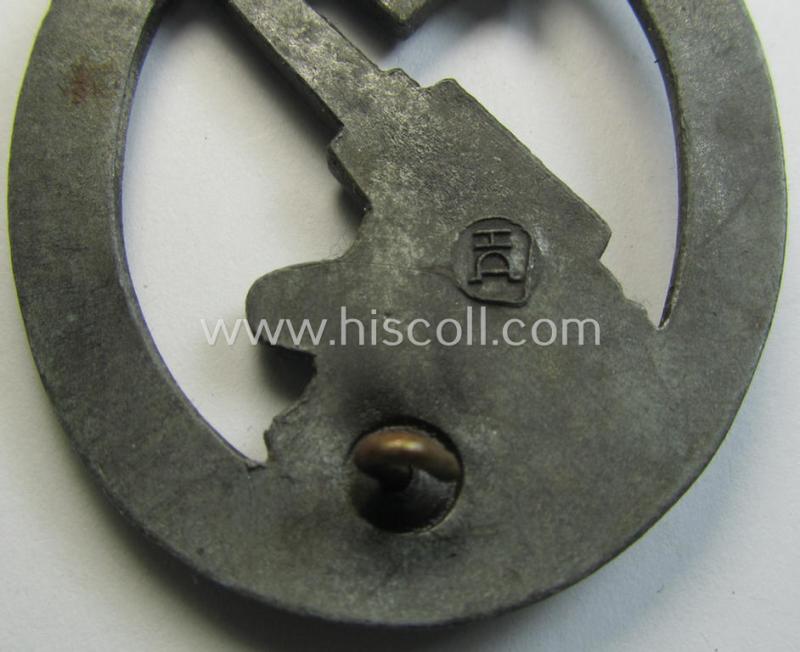 Superb - and actually rarely encountered! - 'Heeres-Flakkampf-Abzeichen' being a clearly maker- (ie. 'HA'-marked- and/or zinc- (ie. 'Feinzink'-) based specimen as was produced by the maker (ie. 'Hersteller') named: 'Hermann Aurich'