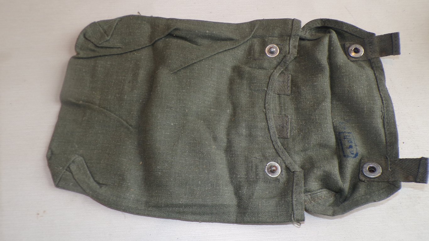 Unissued 1943 Feldgrau Gas Plane Pouch  nbg 43