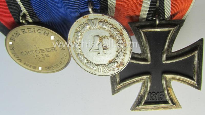 3-pieced WH (Heeres o. KM etc.) medal-bar (ie.: 'Ordenspange') resp. showing an: 'EKII. Kl.', a: 'WH-DA 4. St.' and a Czech 'Anschluss'-medal