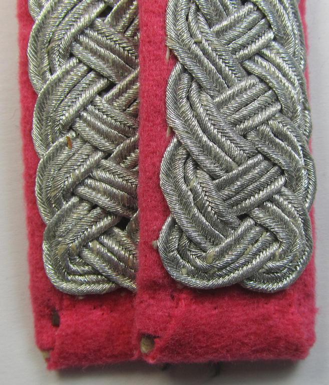 Fully matching - and actually scarcely encountered! - pair of WH (Luftwaffe) shoulderboards (ie. 'Schulterstücke') as was intended for usage by a: 'Flieger-Stabsingenieur' (being a rank similar to: 'Major')