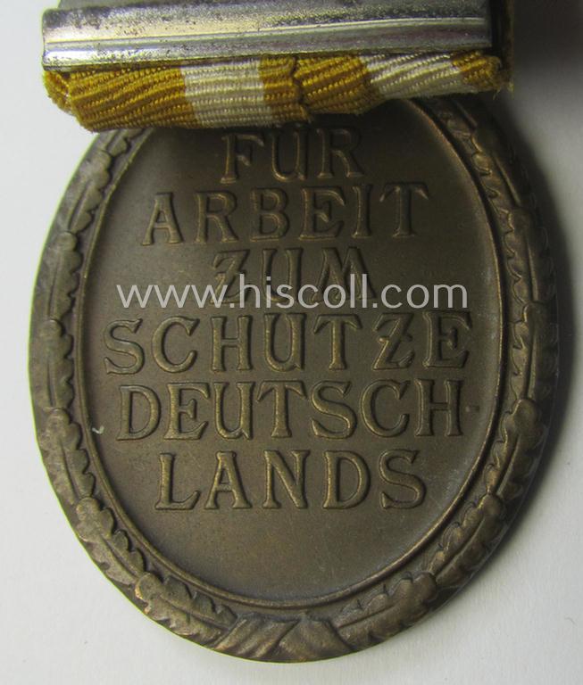 Single-pieced - and non-detachable! - WH medal-bar (ie. 'Orden- o. Einzelspange') showing a: 'Deutsches Schutzwall Ehrenzeichen' (aka: 'Westwall'-medal)