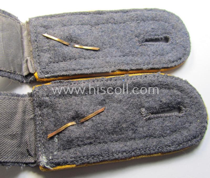 Neat - and almost matching! - pair of mid- (ie. later-) war-period, WH (Luftwaffe) NCO-type shoulderstraps as was intended for usage by a: 'Feldwebel der Flieger o. Fallschirm-Truppen'