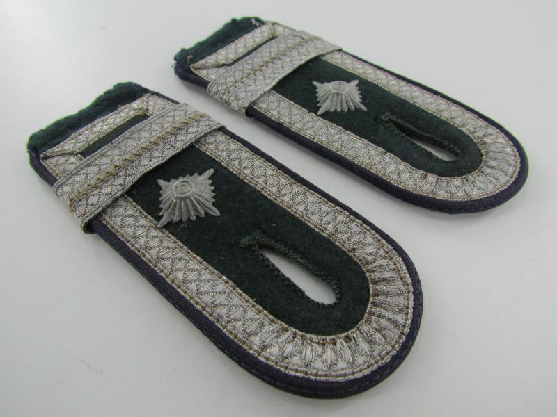 Wehrmacht (Heer) Medical Feldwebel shoulder boards