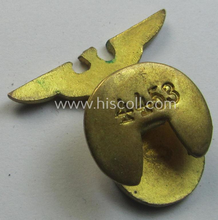 Attractive - fairly rarely seen! - example of a golden-toned (and nicely enamelled!) so-called: 'Mitgliedsabzeichen o. Allgemeines-Dienstabzeichen der Deutsche Lufhansa (o. DLH)' that is showing a unique, engraved serial-number (ie. '4453')