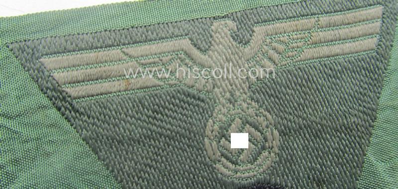 WH (Heeres) so-called: 'M43-pattern') cap-eagle/cocarde (ie. cap-trapezoid) as was specifically produced for usage on the so-called: 'M-43'-model field-caps (ie. 'Einheitsfeldmützen')