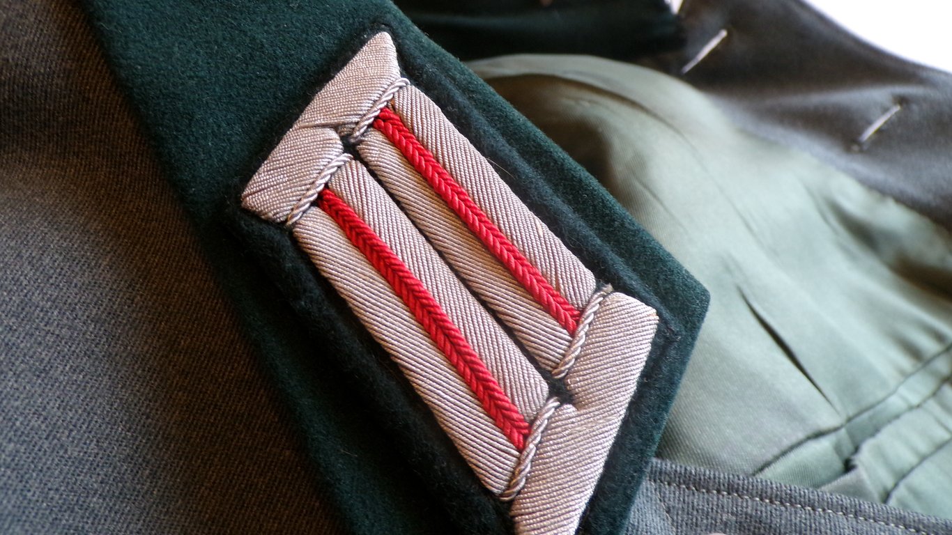 Army Artillery Hauptmann Tunic - Jos. Brüggen Bonn