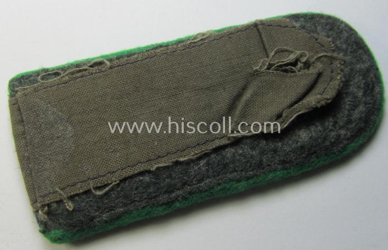 Neat - regrettably single but nevertheless scarcely found! - WH (Luftwaffe) enlisted-mens'-type shoulderstrap as piped in the typical green- (ie. 'grüner'-) coloured branchcolour as was intended for a: 'Soldat der Luftwaffe-Felddivisionen'