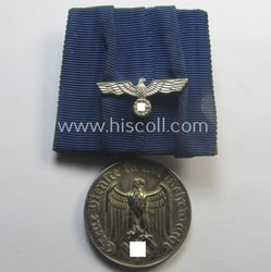 Silver-toned, WH (Heeres o. KM) so-called: 'Einzelspange' showing...