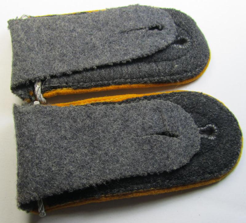 Very unusual - fully matching! - pair of WH (Luftwaffe), 'cyphered' NCO-type shoulderstraps as was intended for an: 'Unterfeldwebel u. Offz.Anwärter der Flg. o. FJ-Truppen u. Mitglied einer Kriegsschule'
