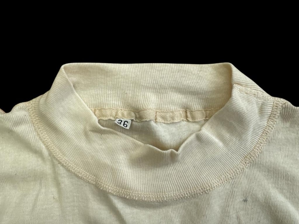 US WWII White Cotton Under shirt ( 1944 )