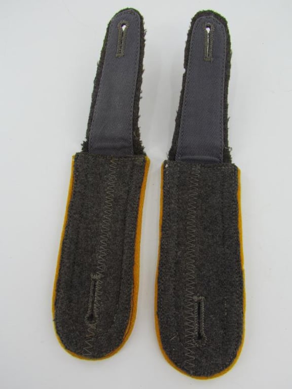 Luftwaffe Signals shoulder boards for Unteroffizier