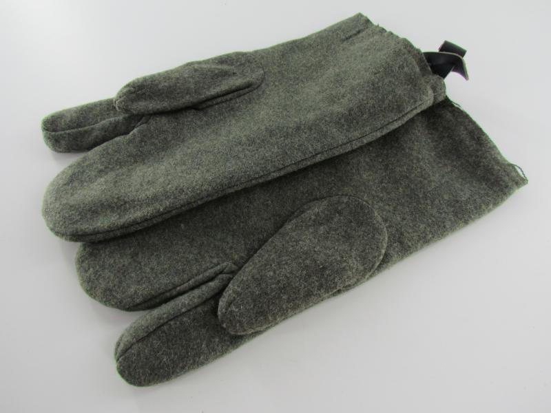 Wehrmacht Heer Winter Mittens/Gloves....RB Numbered