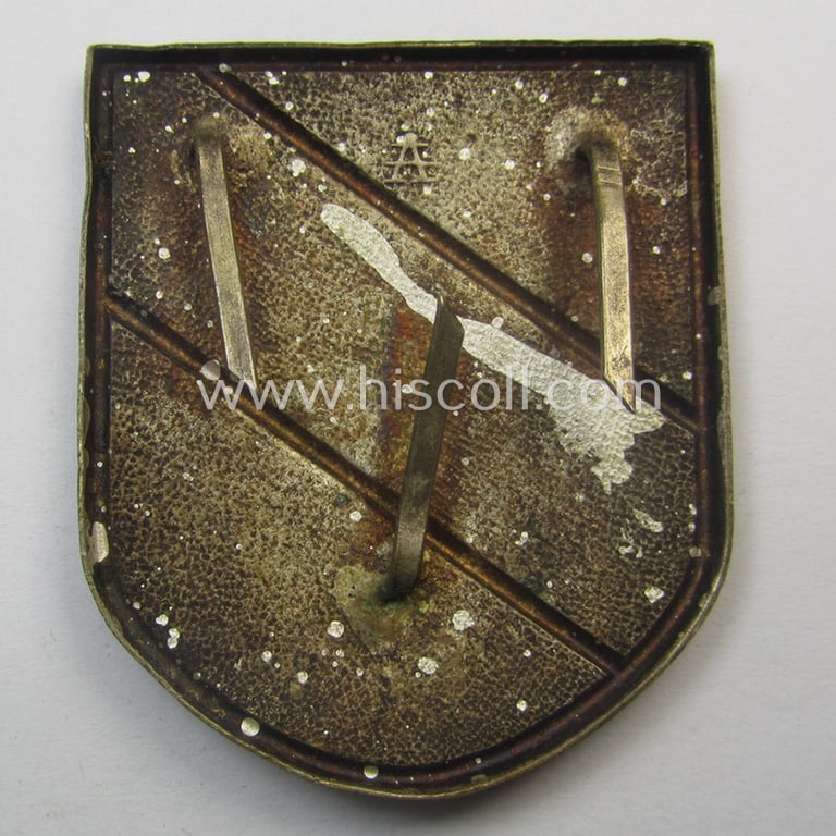 Truly used pair of WH (Heeres) tropical- (ie. 'DAK'- or: 'Deutsches Afrikakorps'-) related- and/or 'Buntmetall'-based, eagle-'pith-helmet'-shield-set