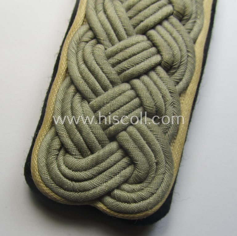 Superb - albeit regrettably single! - Waffen-SS, officers'-pattern shoulderboard as piped in the white-coloured branchcolour as was intended for usage by an: 'SS-Sturmbannfuhrer' who served within the: 'Waffen-SS Infanterie-Trpn.'