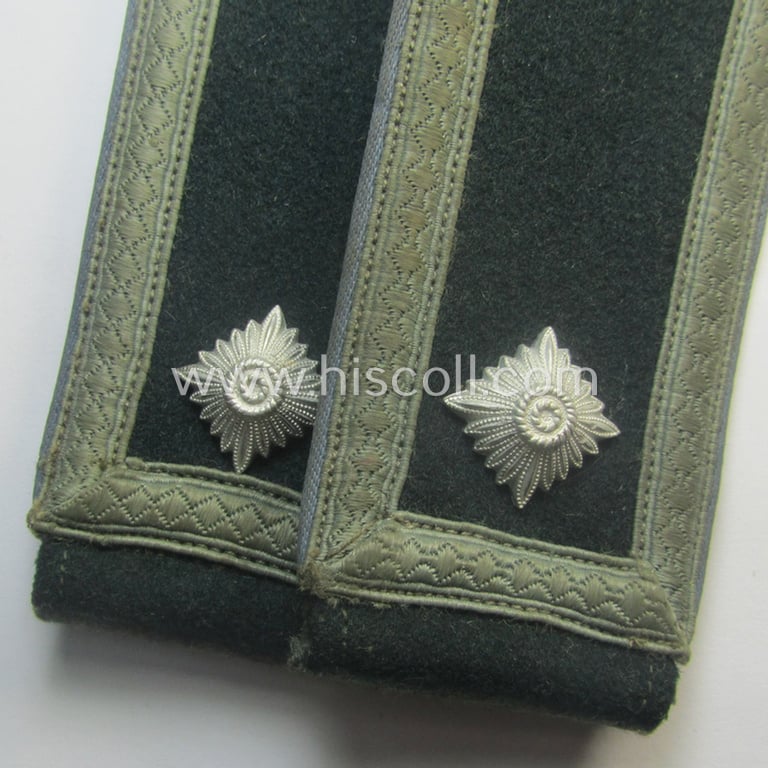 Pair of WH (Heeres) early-war-period- (ie. 'M40'-pattern) NCO-type shoulderstraps as was intended for a: 'Feldwebel eines Nachschub-Kraftfahr-Abts.'