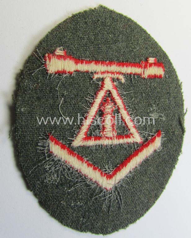 Superb - and actually scarcely encountered! - WH (KM) neatly machine-embroidered, so-called: career- ie. specialist-armbadge (ie. 'Tätigkeits-Abzeichen') as intended for usage by a: 'Küstenartillerie'- ie. 'Entfernungsmesser'-staff-member